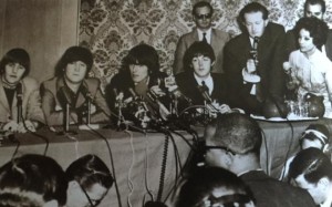 Barrow, Tony - holding a microphone with Epstein and The Beatles