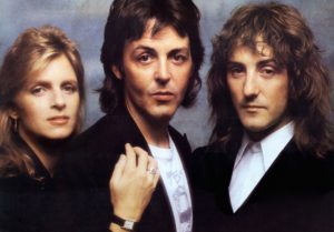 Denny Laine, i Wings, med Linda og Paul McCartney